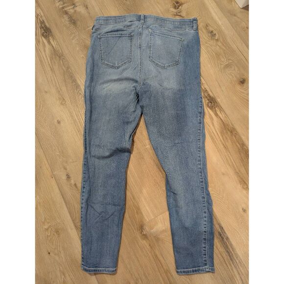 14R Torrid Sky High Skinny Jeans EUC! - Picture 2 of 9